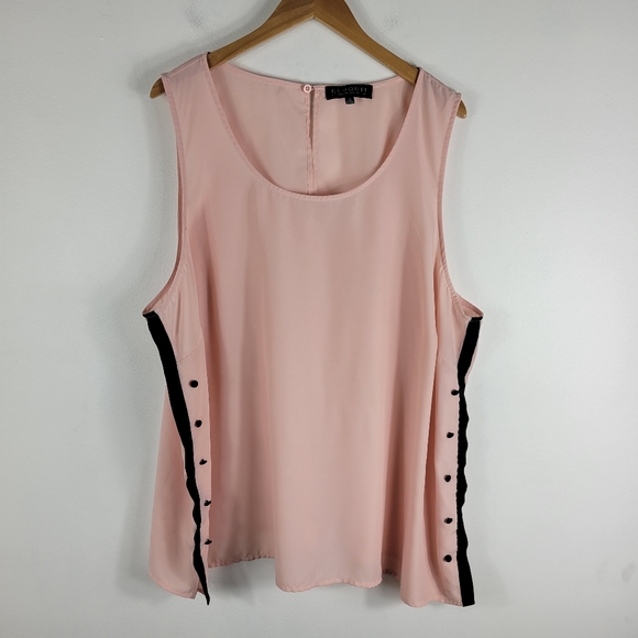 Eloquii Tops - Eloquii Sleeveless Scoop Neck Button Down Side Detail Tank Top Blouse